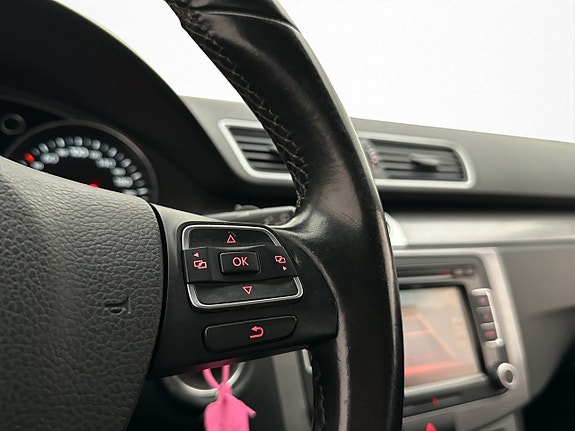 Volkswagen Passat 15 of 29