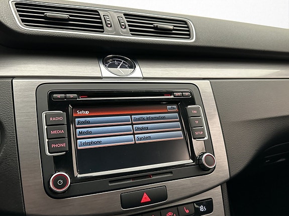 Volkswagen Passat 19 of 29