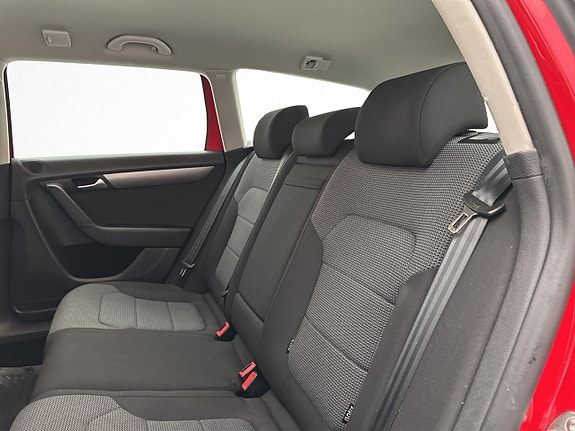 Volkswagen Passat 25 of 29