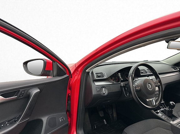 Volkswagen Passat 10 of 29