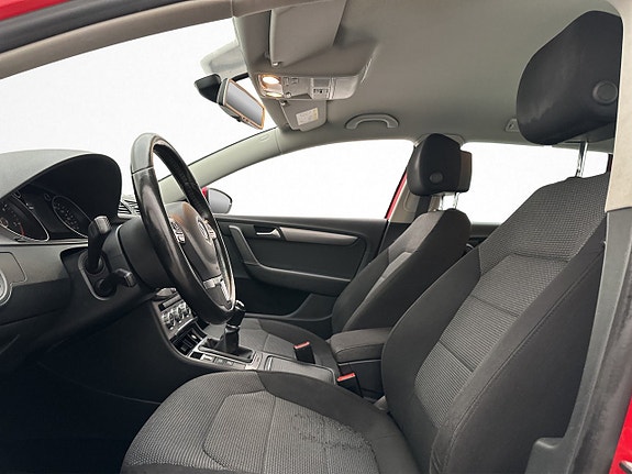 Volkswagen Passat 11 of 29