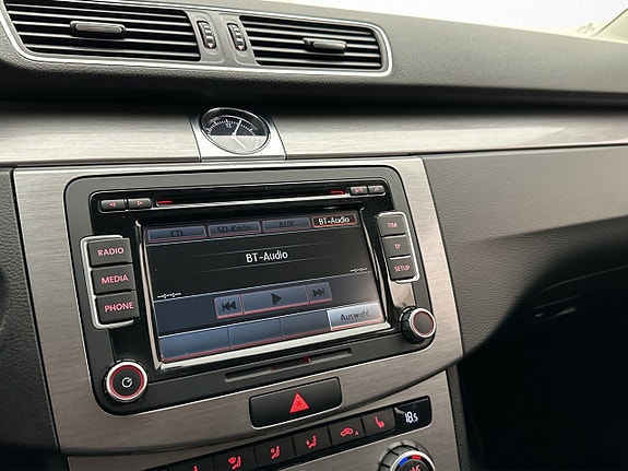 Volkswagen Passat 18 of 29