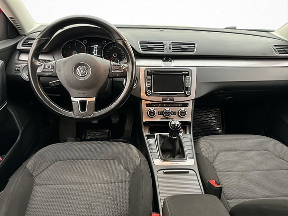 Volkswagen Passat 12 of 29