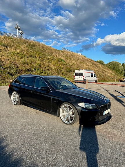 BMW 525d 3 of 5