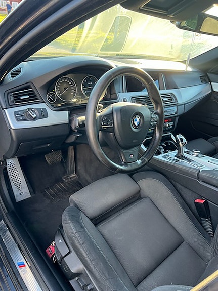 BMW 525d 4 of 5