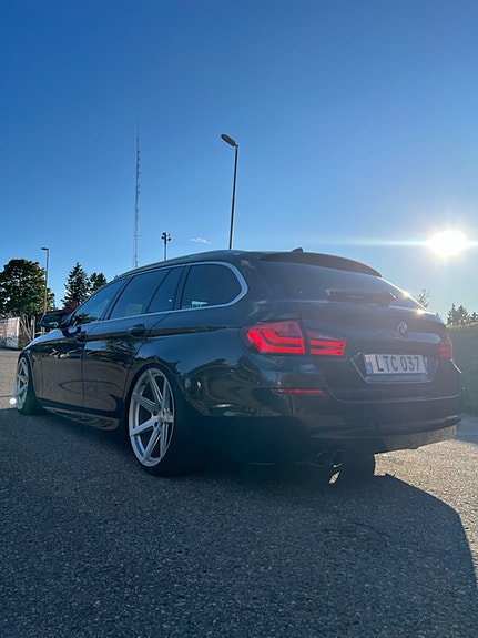 BMW 525d 2 of 5