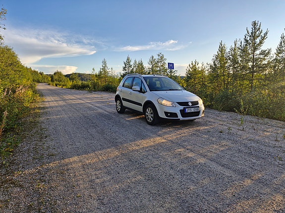 Suzuki SX4 2 of 10