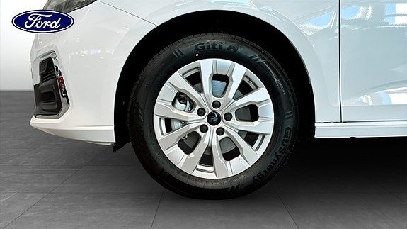 Ford Transit Connect 9 of 12