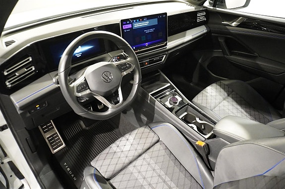 Volkswagen Tiguan 4 of 16