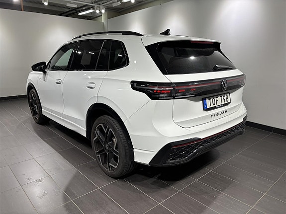 Volkswagen Tiguan 2 of 2