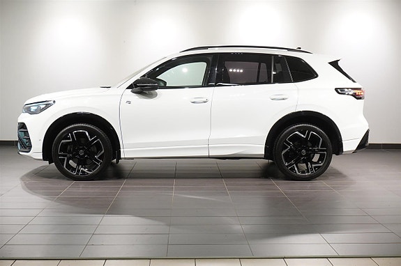 Volkswagen Tiguan 2 of 16
