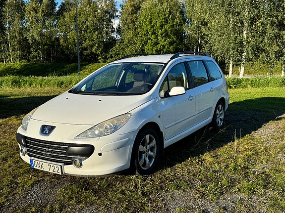 Peugeot 307 2 of 9