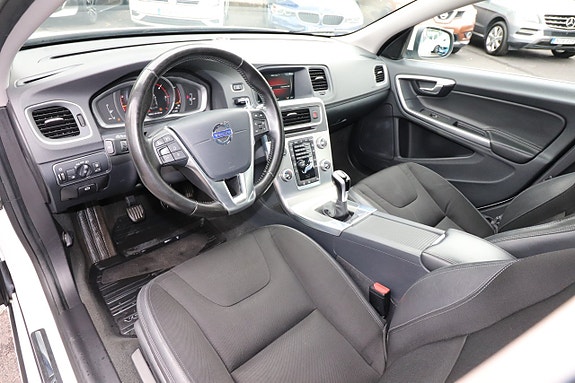 Volvo V60 12 of 20