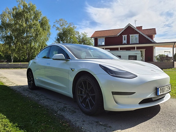 Tesla Model 3 7 of 12