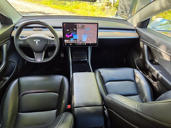 Tesla Model 3 9 of 12