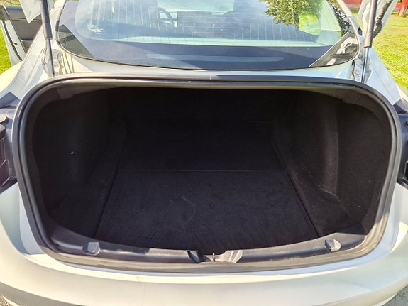Tesla Model 3 10 of 12