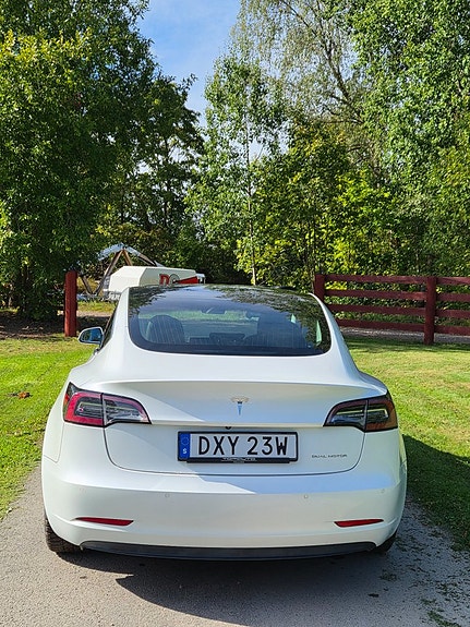 Tesla Model 3 4 of 12