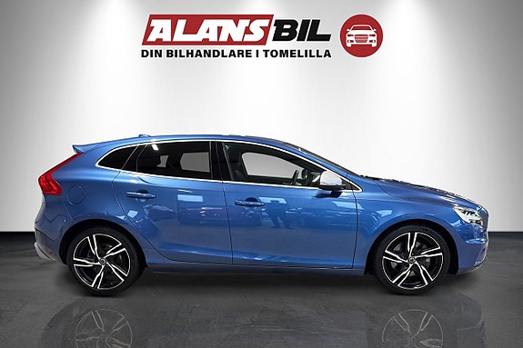 Volvo V40 2 of 10