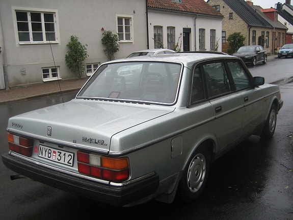 Volvo 244 4 of 12