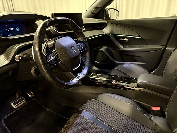 Peugeot 2008 8 of 17