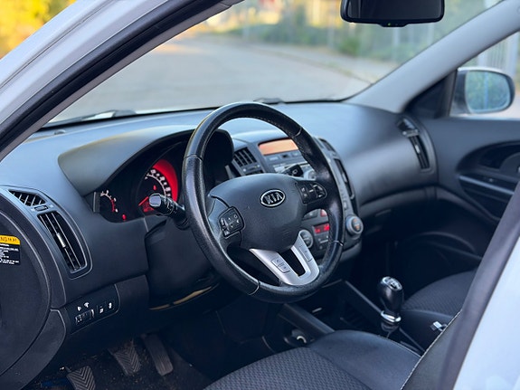 Kia Ceed 12 of 19