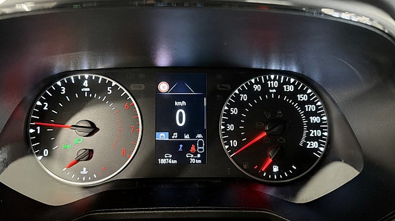 Renault Clio 17 of 22