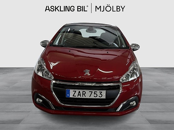 Peugeot 208 5 of 15