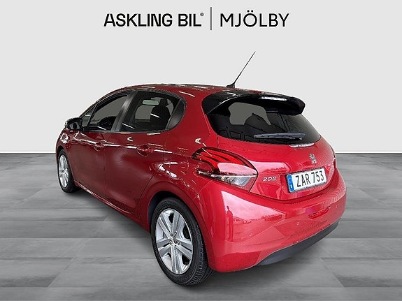Peugeot 208 2 of 15