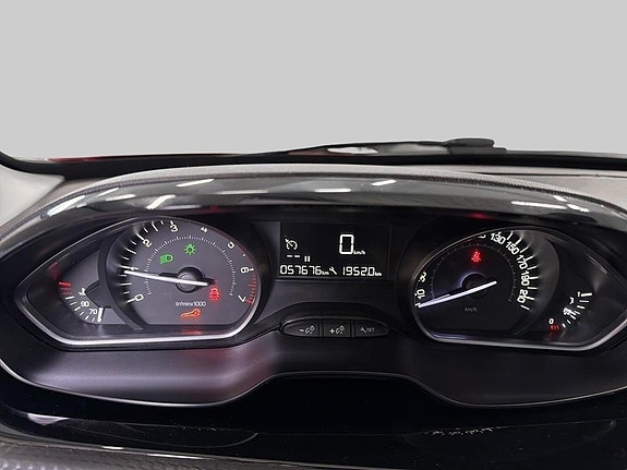Peugeot 208 14 of 15