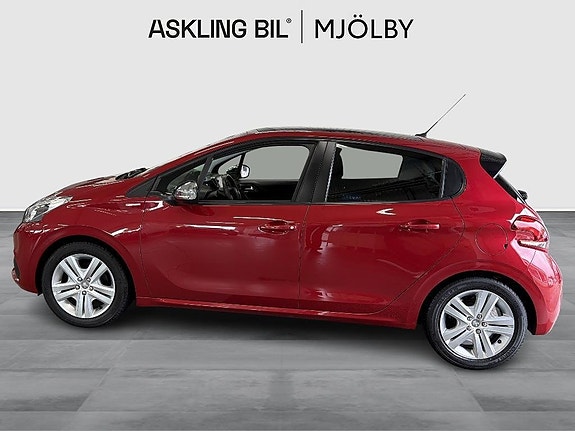 Peugeot 208 3 of 15
