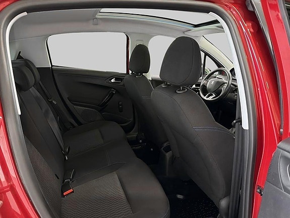 Peugeot 208 7 of 15