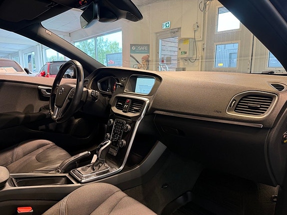 Volvo V40 Cross Country 9 of 26