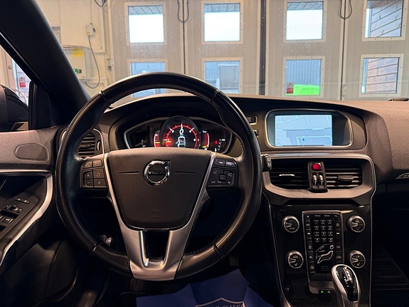 Volvo V40 Cross Country 8 of 26