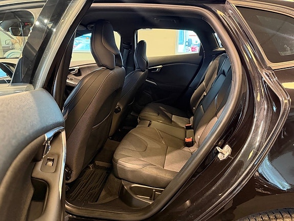 Volvo V40 Cross Country 21 of 26