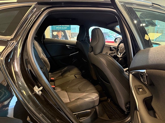 Volvo V40 Cross Country 20 of 26