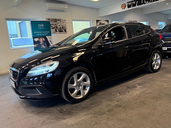 Volvo V40 Cross Country 2 of 26