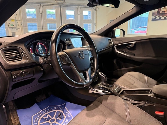 Volvo V40 Cross Country 7 of 26