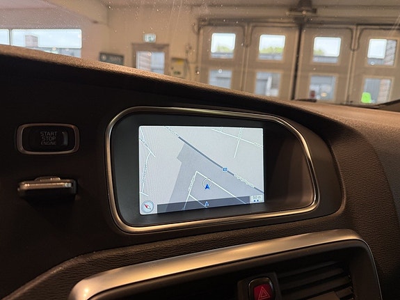 Volvo V40 Cross Country 13 of 26