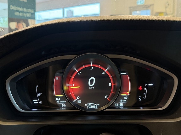 Volvo V40 Cross Country 11 of 26