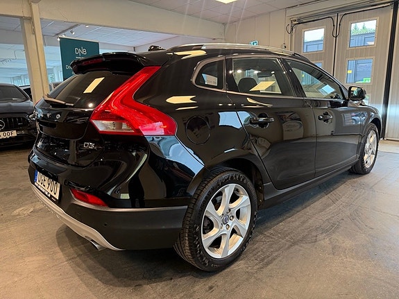 Volvo V40 Cross Country 4 of 26