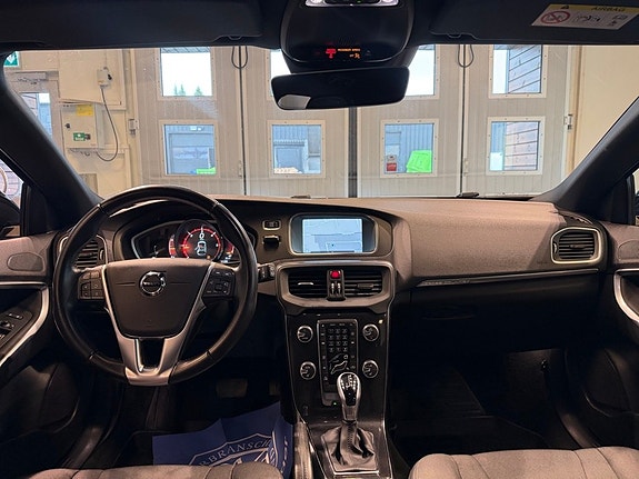 Volvo V40 Cross Country 5 of 26