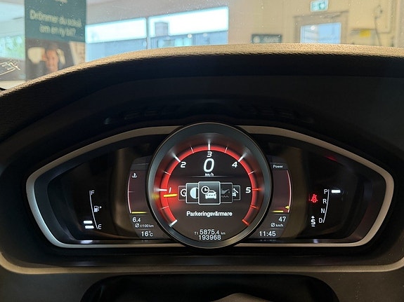 Volvo V40 Cross Country 12 of 26