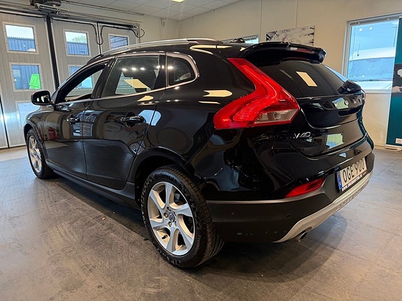 Volvo V40 Cross Country 3 of 26