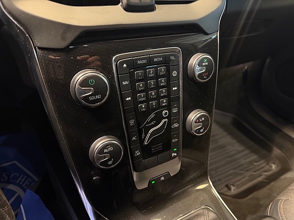 Volvo V40 Cross Country 15 of 26