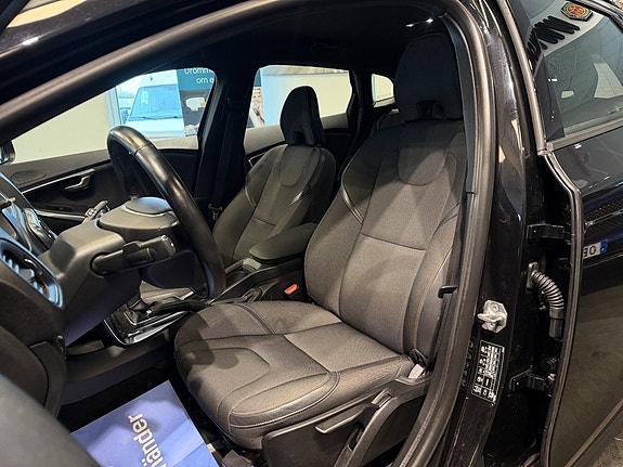 Volvo V40 Cross Country 10 of 26