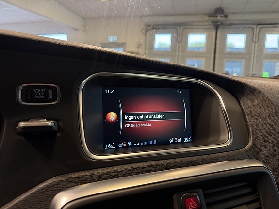 Volvo V40 Cross Country 14 of 26