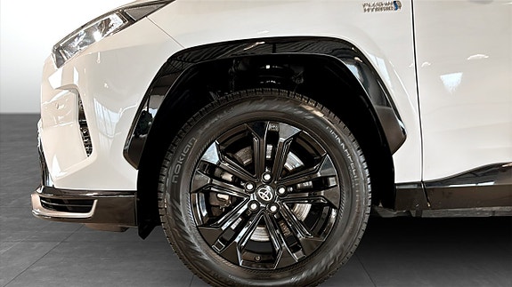 Toyota RAV4 9 of 12