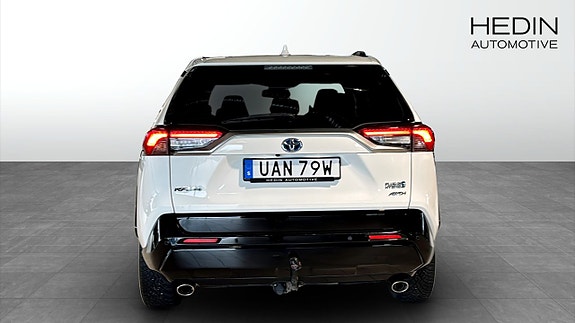 Toyota RAV4 7 of 12