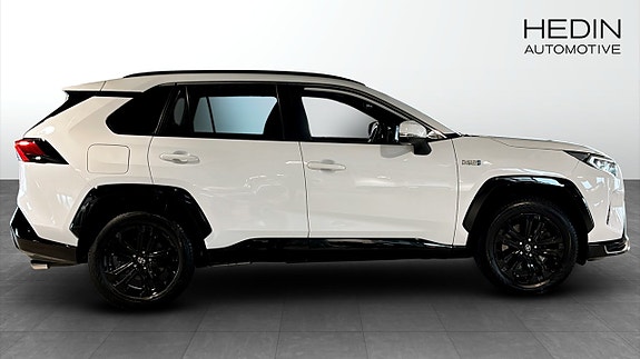 Toyota RAV4 6 of 12