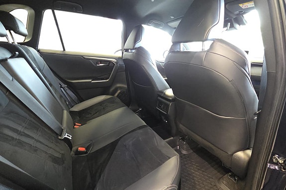 Toyota RAV4 8 of 21